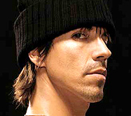 Вокалист Red Hot Chili Peppers стал отцом